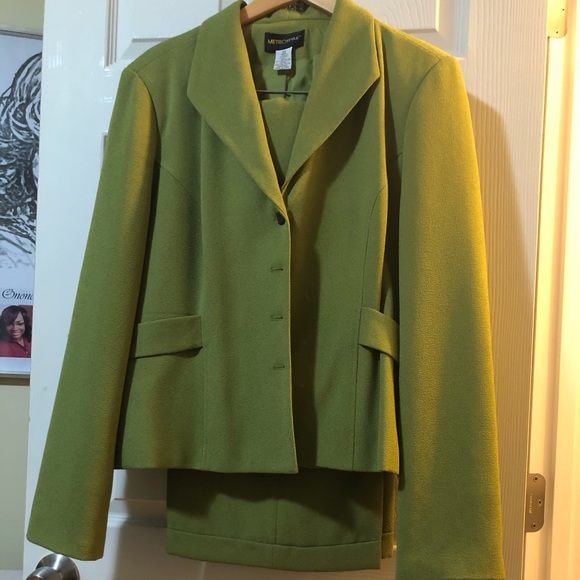 Pant suit - Picture 1 of 8